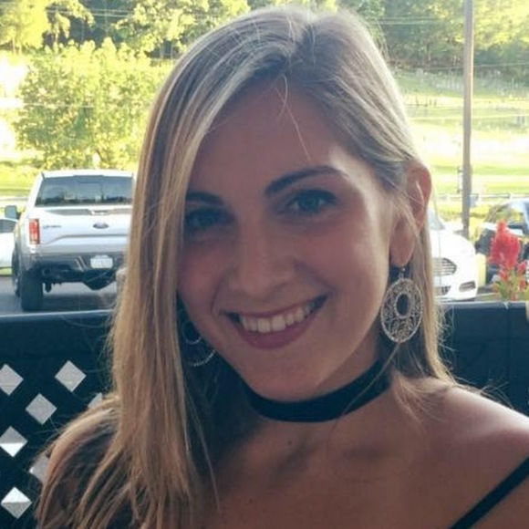 Meet your Posher, Danielle - Picture 1 of 1